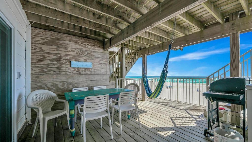 Weekender by AvantStay Gorgeous BEACH FRONT Home w Ocean View, Destin