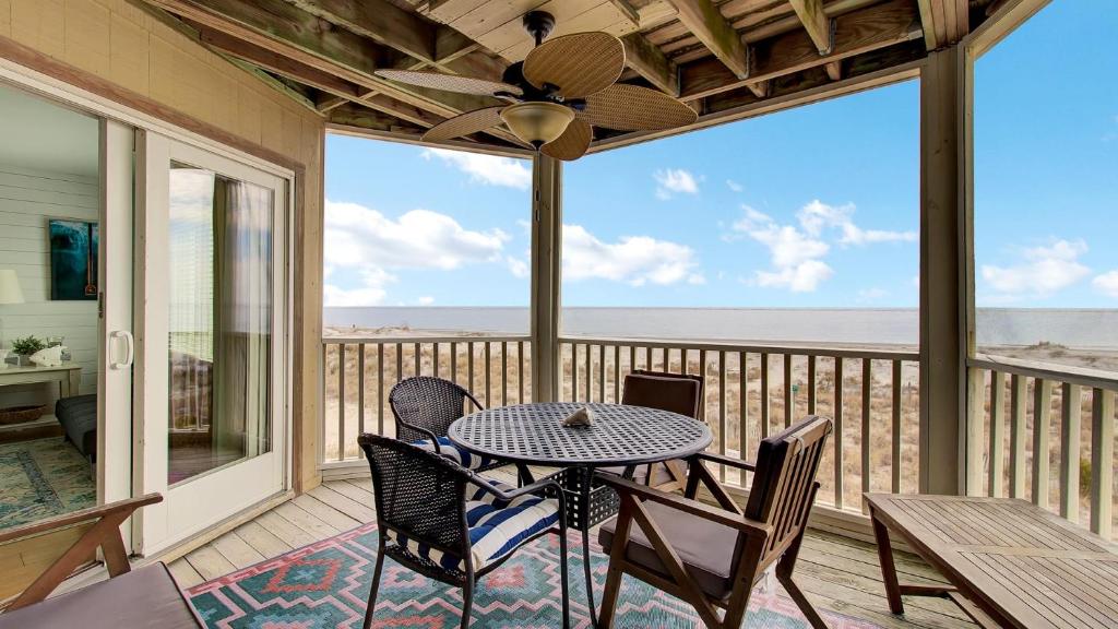 204 B Port O Call by AvantStay Beachfront Condo, Isle of Palms
