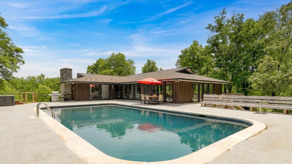 Amber Escape by AvantStay 3 Unique Spaces Pool, Jefferson City