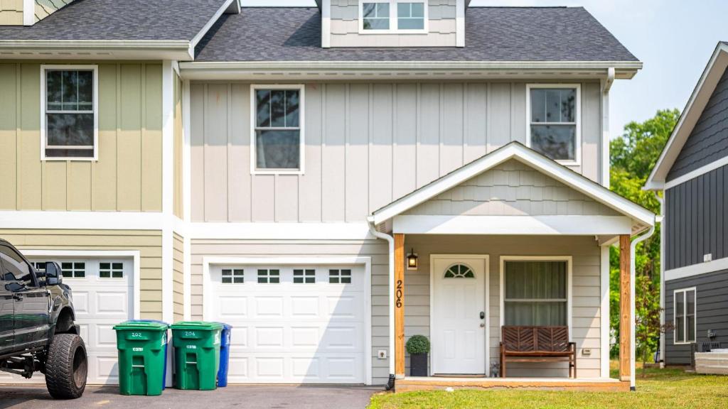 Silver Maple by AvantStay Modern Stylish Haven, Asheville