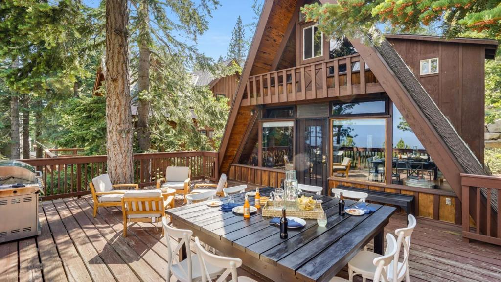 Horizon by AvantStay Stunning A-frame Cabin w Hot Tub Billiards Lake Views, Tahoe City