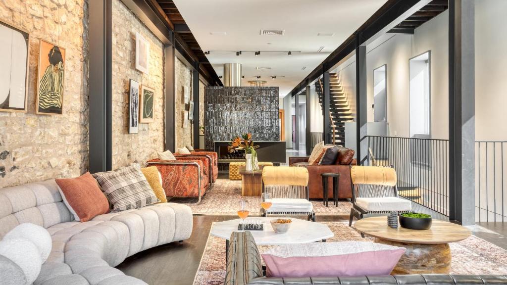 Paramount Place by AvantStay 4 Story Apartment in Heart of Austin w Movie Theatre, Austin