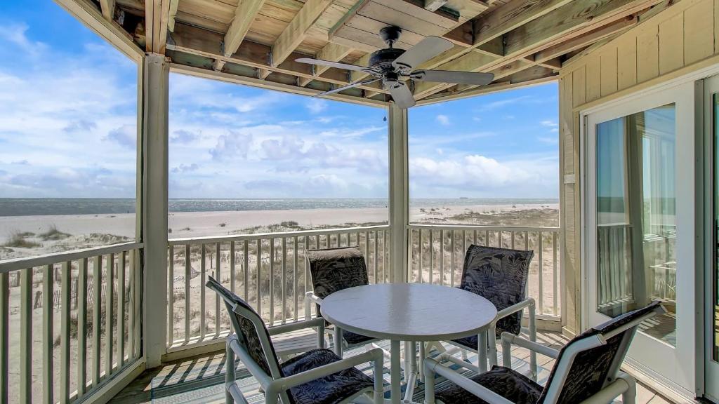202 F Port O Call by AvantStay Amazing Oceanfront Views, Isle of Palms