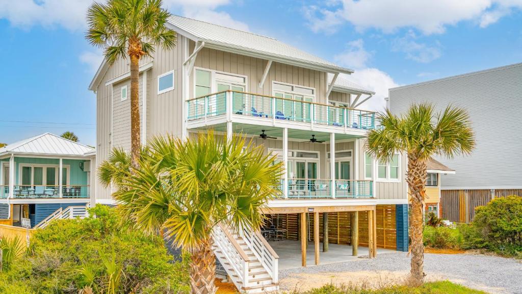 Beachfront Home w Pool Ocean Views Charleston Access Big Turtle, Folly Beach