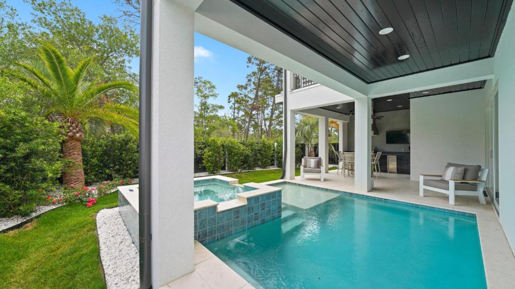 30A Serenity Skies by AvantStay Sleeps 19 Pool Golf Cart, Santa Rosa Beach