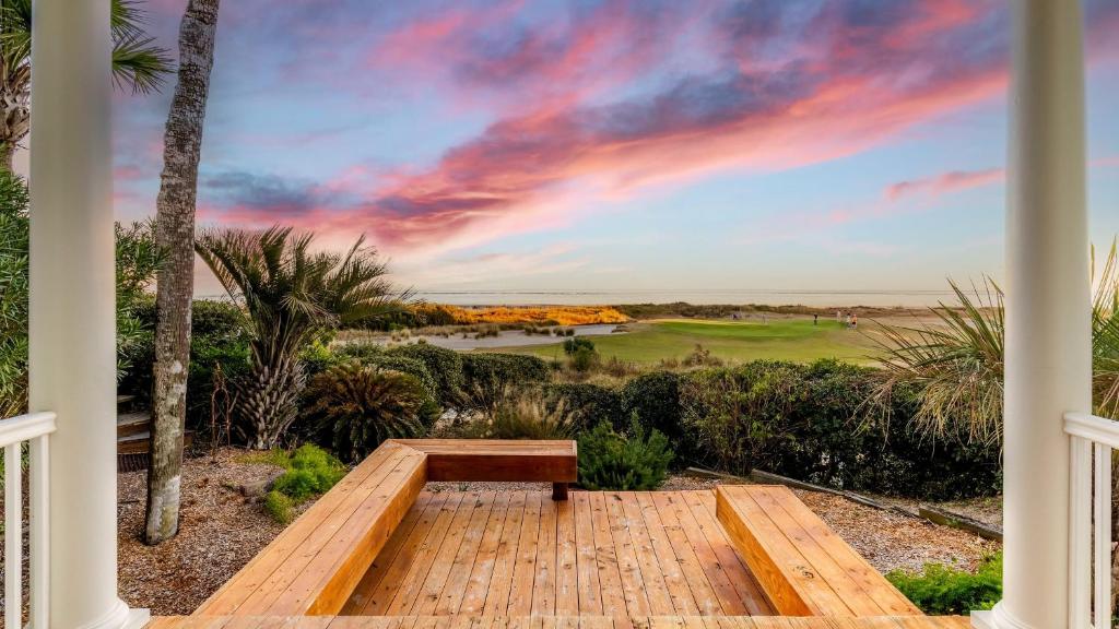 High Tide By AvantStay Incredible Beach Front Home w Pool, Isle of Palms