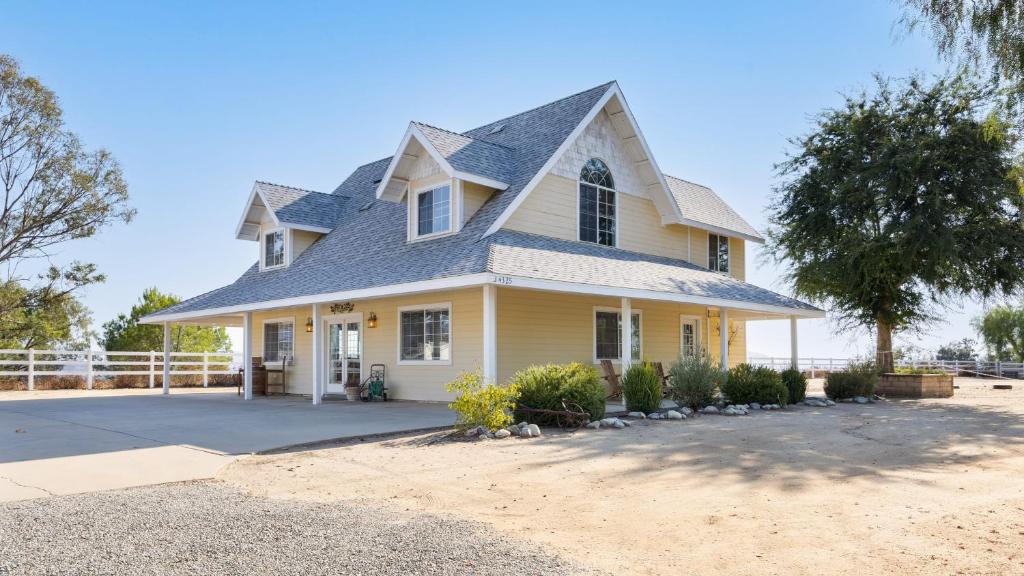 Wine Country Retreat Gorgeous Views Minutes to Wineries, Temecula