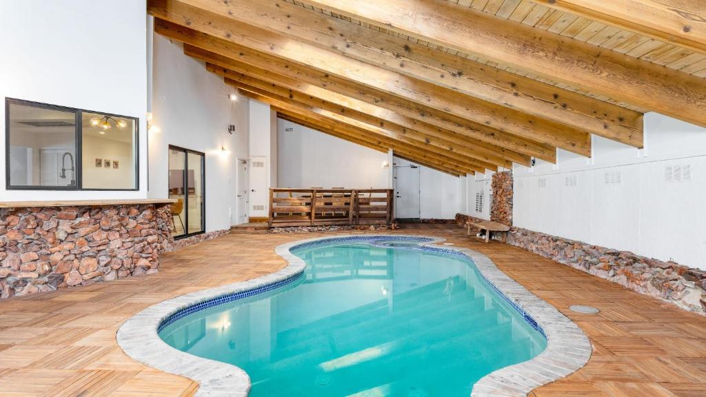 Honeypot by AvantStay Indoor Pool Hot Tub, Big Bear Lake