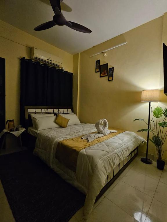 Solitude Stays, Puné