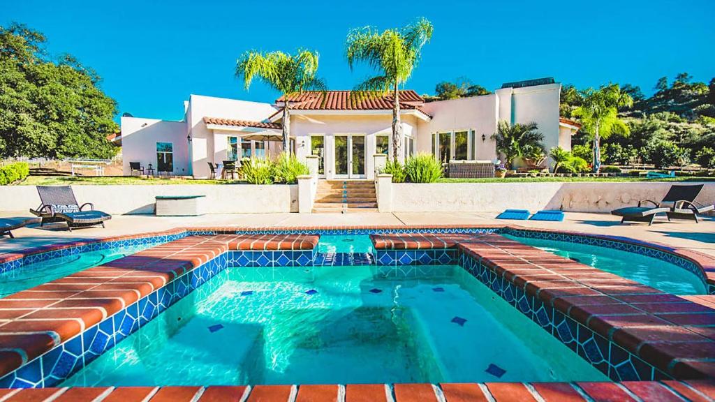 Grapevine by AvantStay Secluded 5BR Villa 4 Acres of Vineyards Avo Groves, Temecula