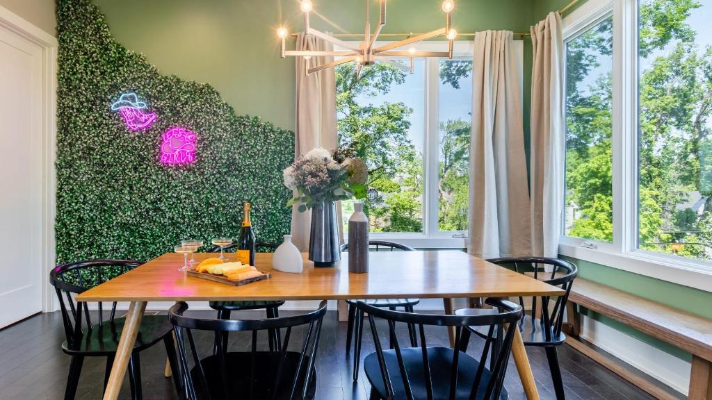 Doralee by AvantStay 8 Minute Drive to Broadway Dolly Parton Themed, Nashville