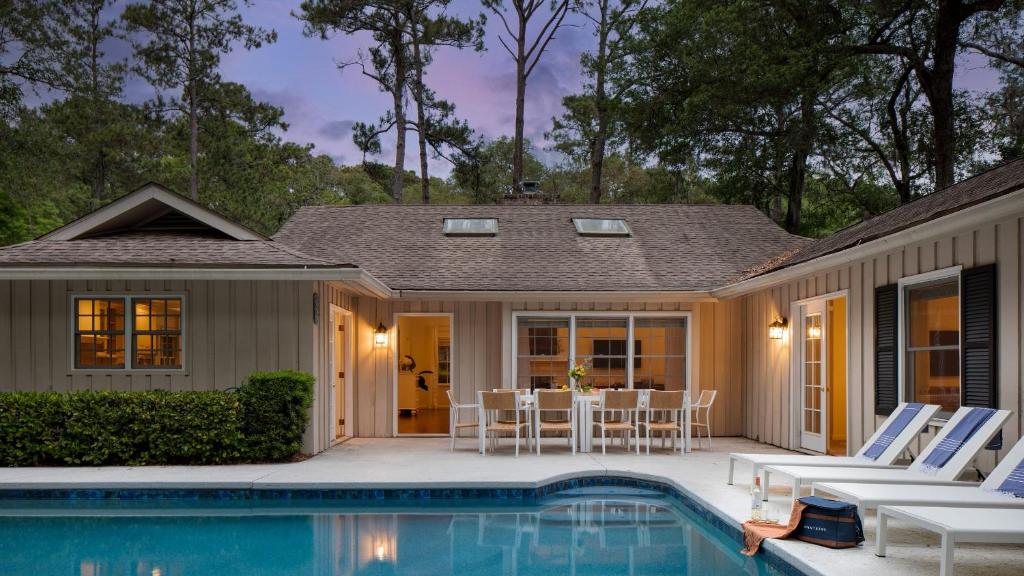 Wisteria by AvantStay Bright Spacious Home w Pool Entertainers Patio, Hilton Head Island