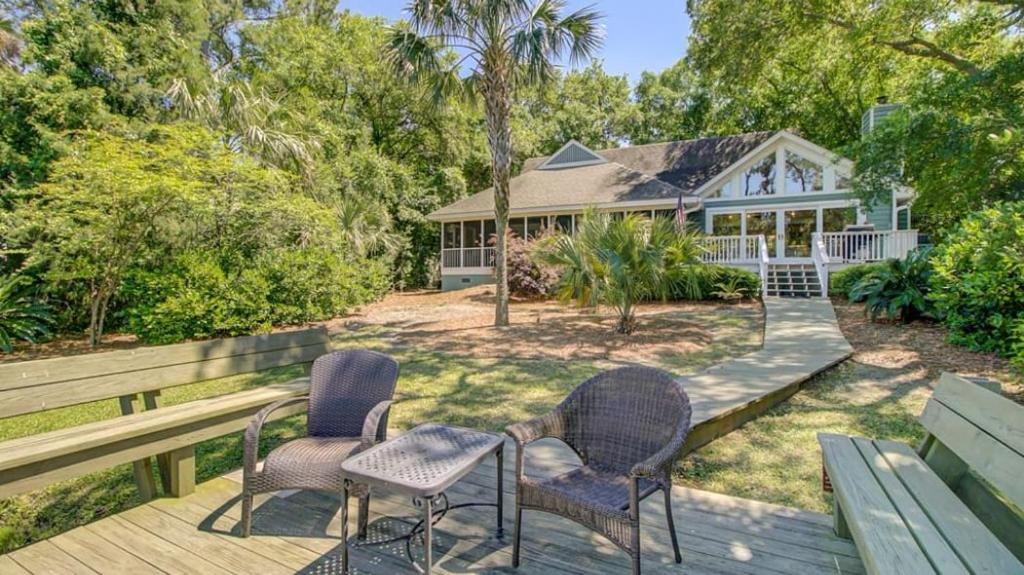 19 Oyster Row by AvantStay Lakefront Home w Golf Course Views, Isle of Palms