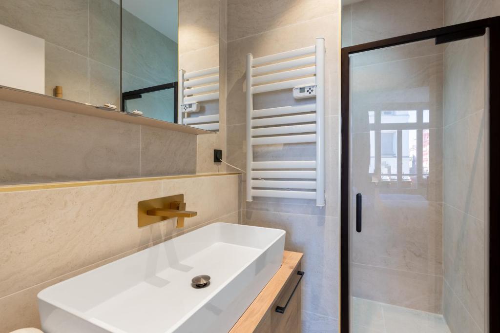 Chic Paris Studio for 2 in Bastille - 4