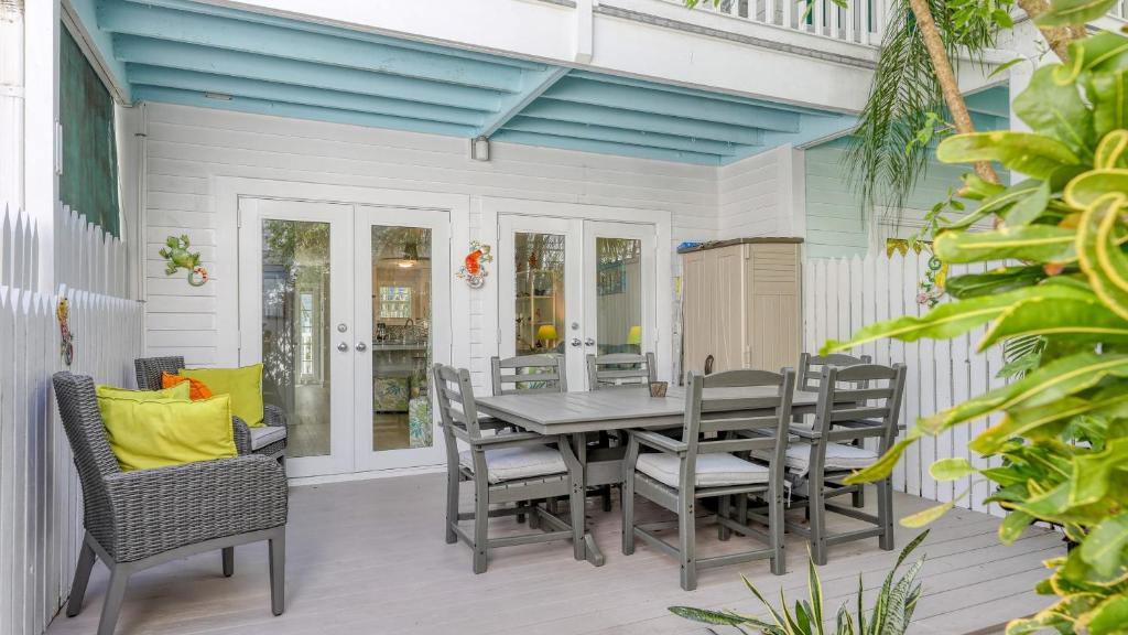 Bahamian Reed by AvantStay Walk to Everything w Community Pool Week Long Stays Only, Key West