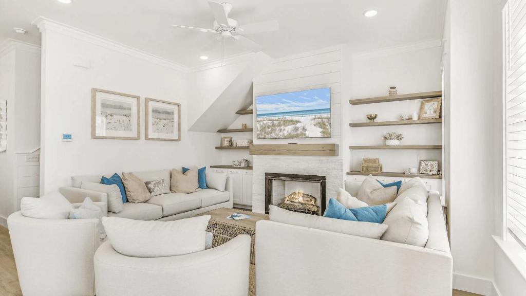 Newly Built Walk to Dune Allen Beach Pool 30A Ocean Pearl by AvantStay, Santa Rosa Beach