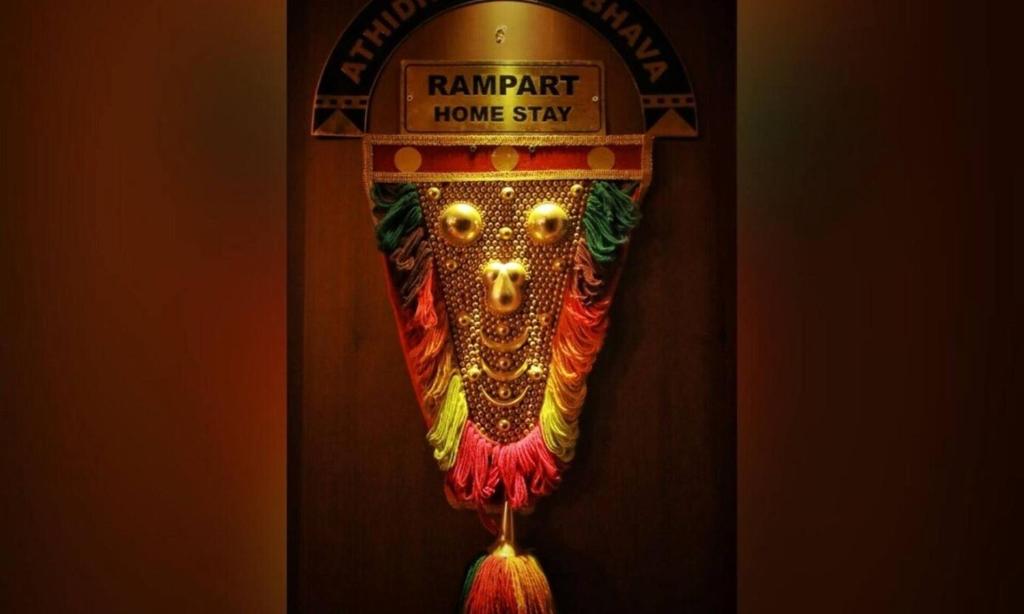 Rampart Apartments, Kóčin