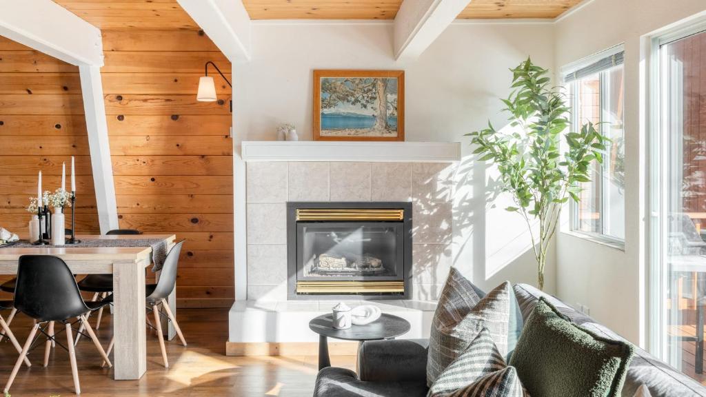 Chickaree by AvantStay A-Frame w Mountain Views, Tahoe City