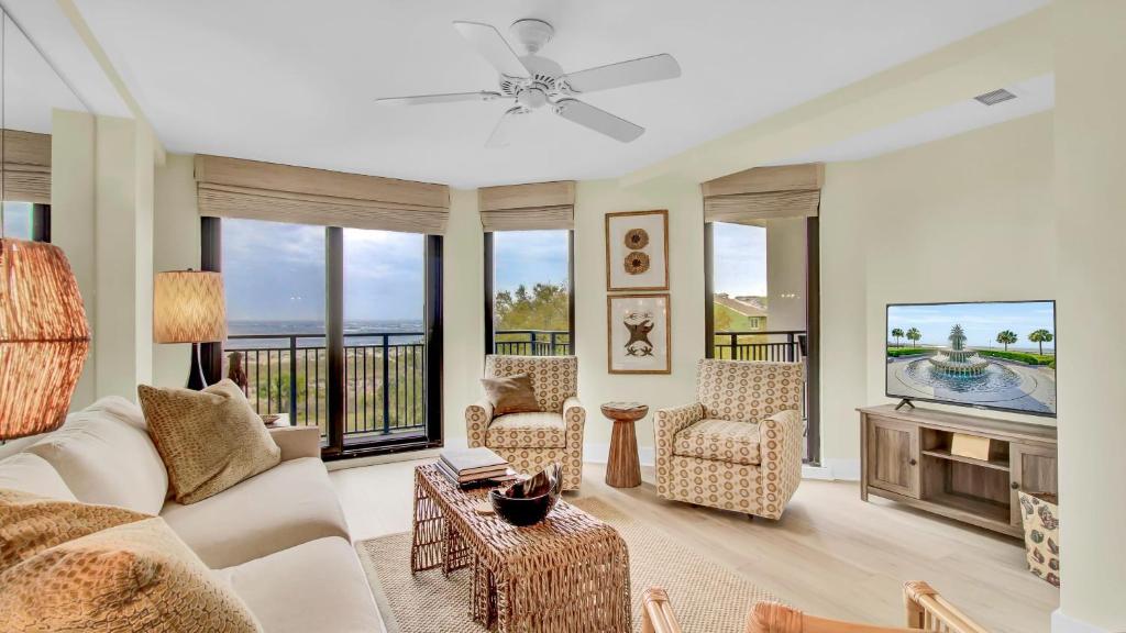 303A Shipwatch by AvantStay Ocean View Shared Pool Boardwalk to Beach, Isle of Palms