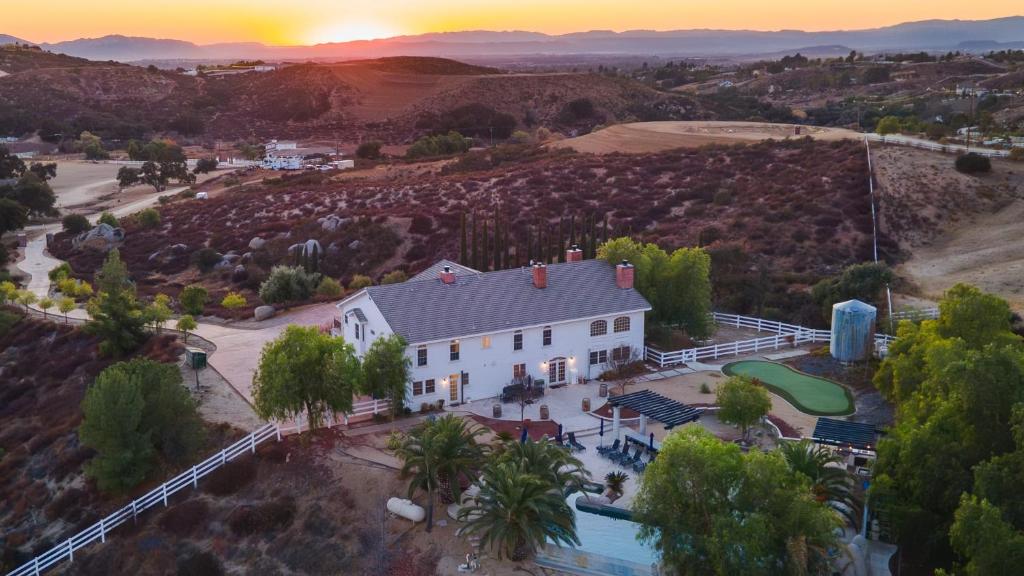 Warhol by AvantStay Expansive Estate Stunning Wine Cty Views, Sage