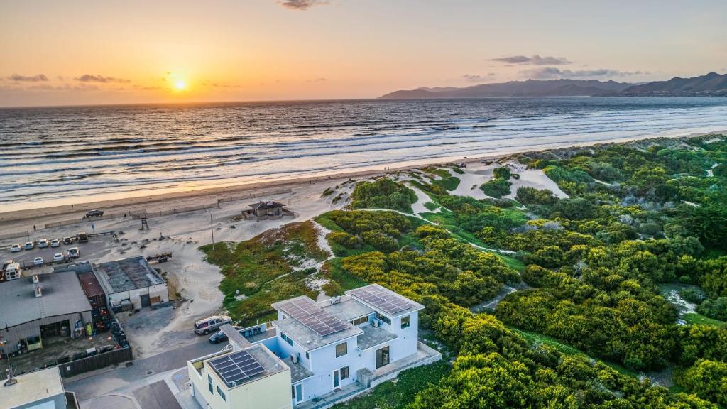 2 Oceanfront Homes w Rooftop Deck Views Steps to the Sand, Oceano