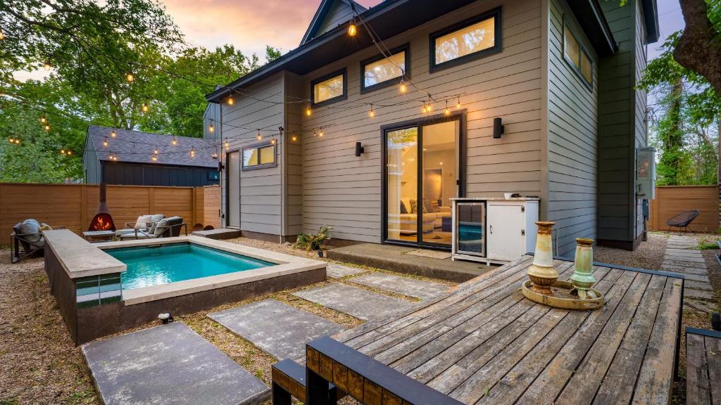 Private Pool Firepit Patio Steps to East Austin Dining Music Art Murals, Austin