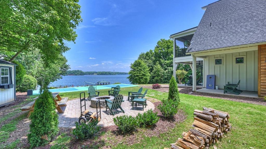 Azalea Retreat - The Cottage by AvantStay Pool, Lake Norman of Catawba