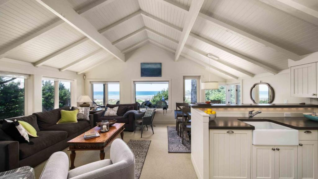 Chapman Cove by AvantStay Gorgeous Beach Bungalow w Sauna, Cannon Beach