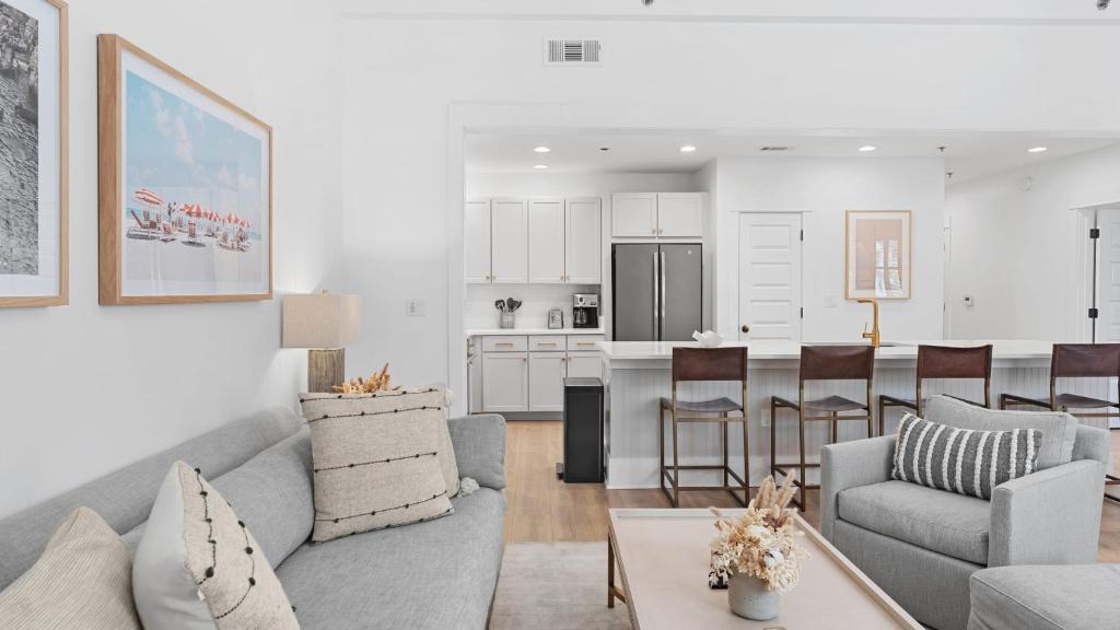 Lazy Duck Retreat by AvantStay Blue Mountain Priv Beach Access Pool Patio, Santa Rosa Beach