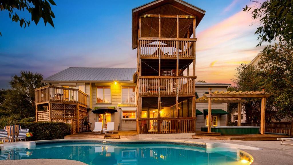 Raven by AvantStay Entertainers Dream w Pool Hot Tub Game Room 9 BRs, Sullivans Island