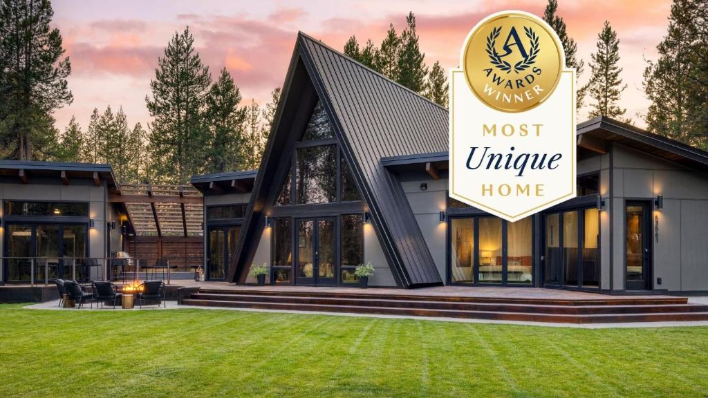 Lazy River Glamp-House by AvantStay Newly Built Luxe Indoor-Outdoor Living, La Pine