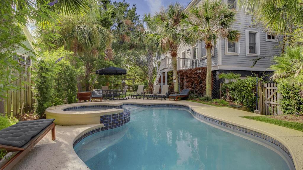 2701 Palm Boulevard by AvantStay Steps to the Beach Ping Pong Putting Green, Isle of Palms