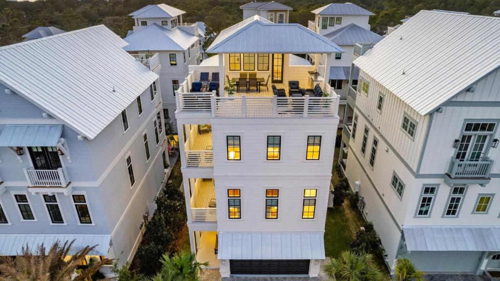 Rooftop Deck w Views Pool Luxury 5BDR Resorting To Happiness by AvantStay, Inlet Beach