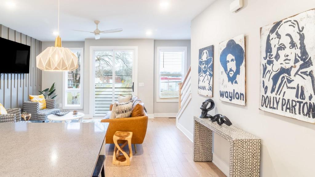 Monty by AvantStay 4BDR 4BA Balcony w Outdoor Seating 5mins to DT, Nashville