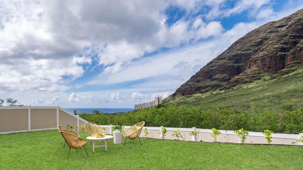 Alaula by AvantStay Gated Security Home w Valley Ocean Views, Waianae