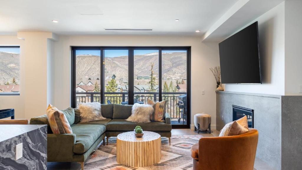 Luxe, Near Vail w Outdoor Oasis, Pool, & Game Room Alpine Oasis at Frontgate, Avon