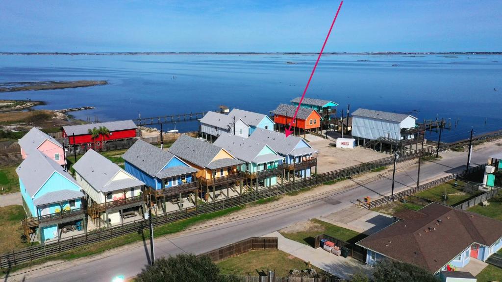 Waterfront Shared Pool w Bay Views Boat Dock Oscars Lodge by AvantStay, Padre Island