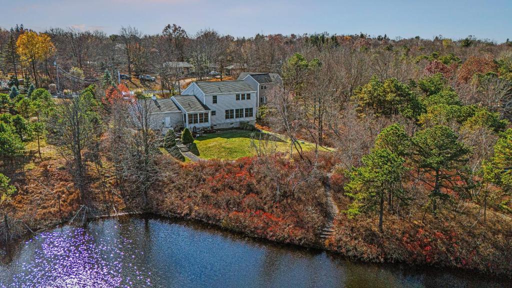 Lakers Pointe by AvantStay Lakefront Private Peninsula Hot Tub Game Room, Long Pond