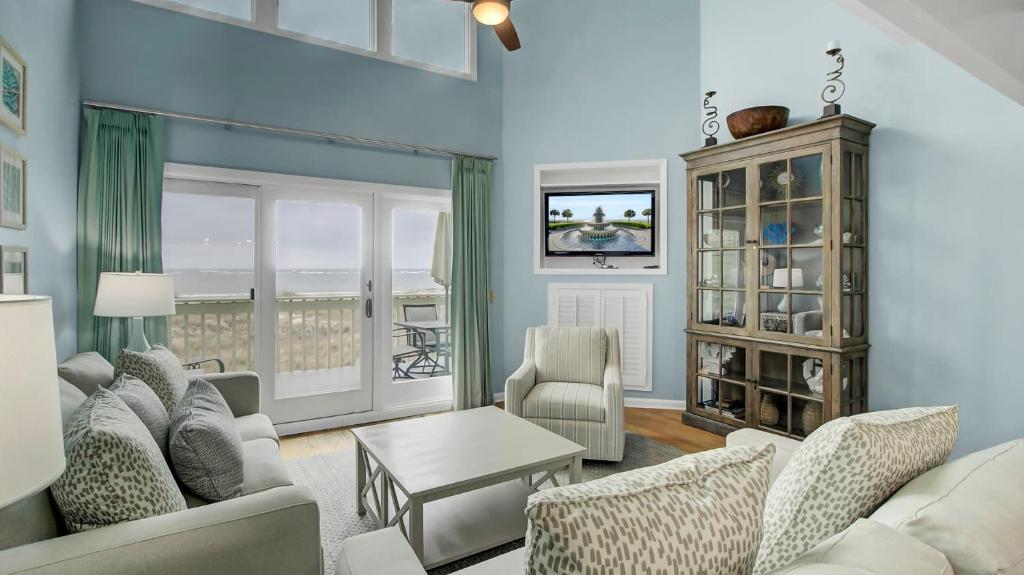 11E Mariners Walk by AvantStay Ocean Views Beachfront Living Shared Pool, Isle of Palms