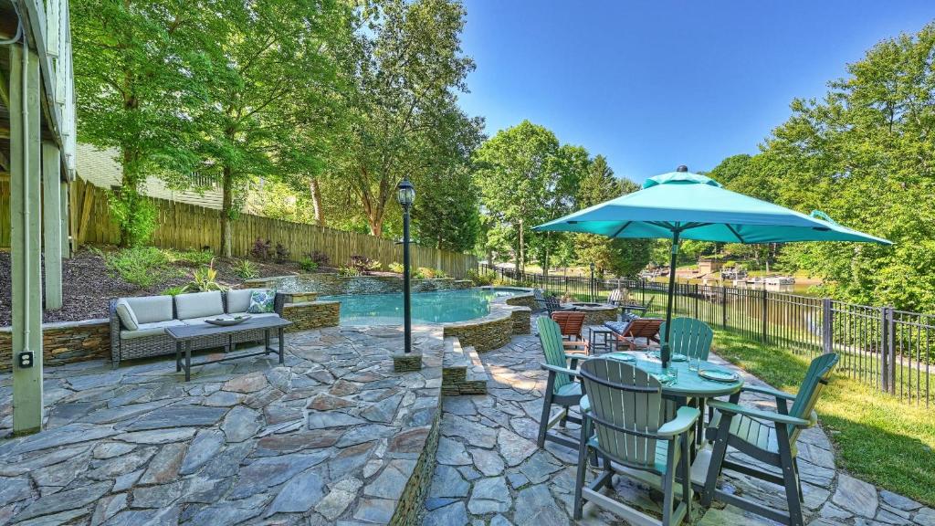 Sun Up Sun Down by AvantStay Pool w Waterfall, Mooresville