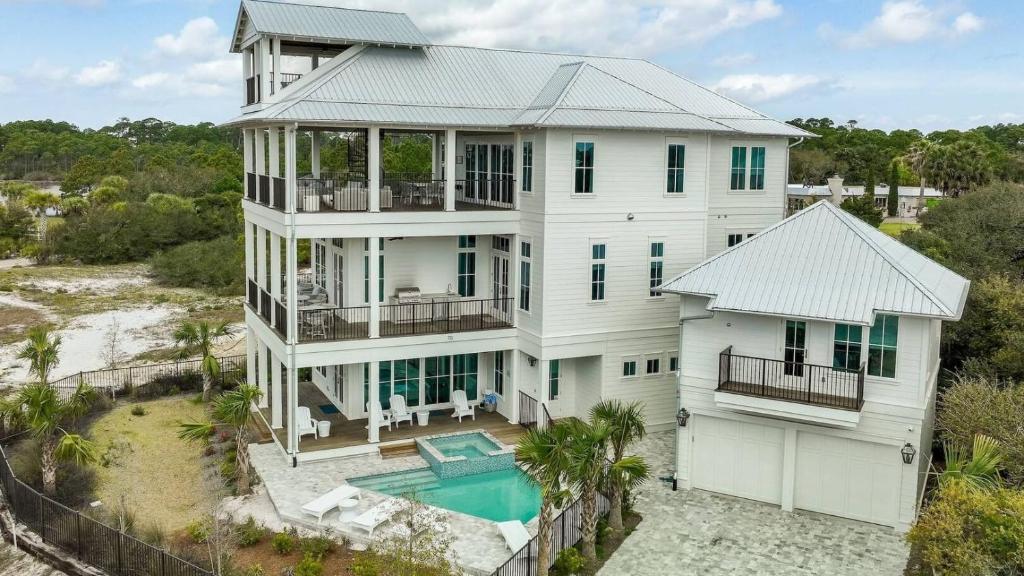 Sunset Pointe 30A by AvantStay Gulf Views Carriage Pool, Santa Rosa Beach