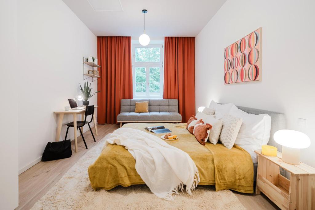 Prague Days - 3BDR Apartments with Terrace in Residential Vinohrady, Praha