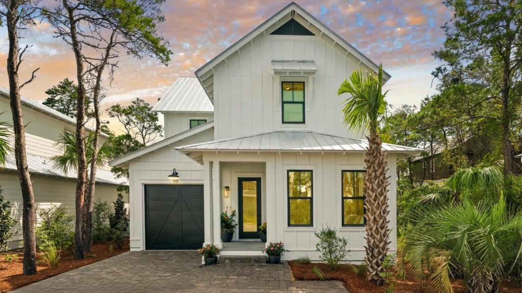 Halcyon Dayz by AvantStay New Build w Pool Access, Inlet Beach