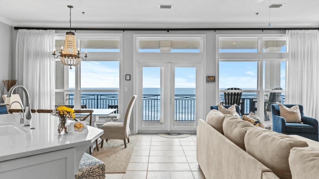 Grovey by the Sea by AvantStay Oceanfront Private Beach Pool Access, Santa Rosa Beach