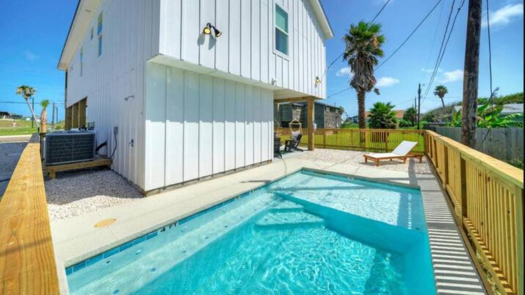 New Build Priv Pool Firepit Walk to the Beach Alright Alright by AvantStay, Port Aransas