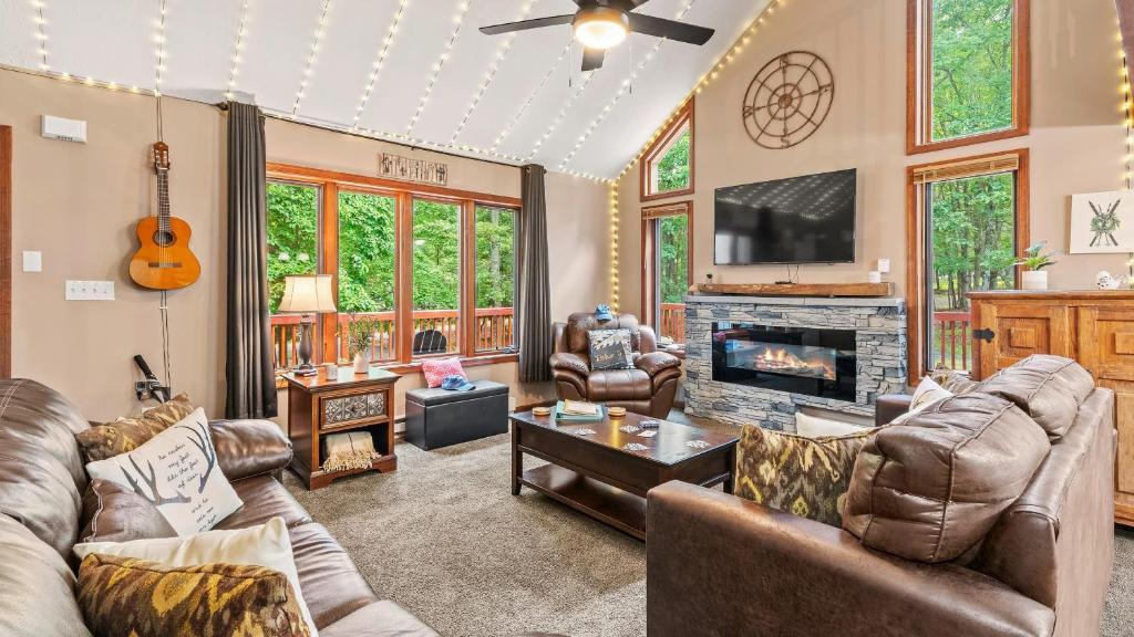 The Great Escape by AvantStay Game Room Hot Tub, Albrightsville