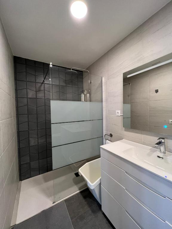 Apartamentos EconoStay Plaza de España - 4