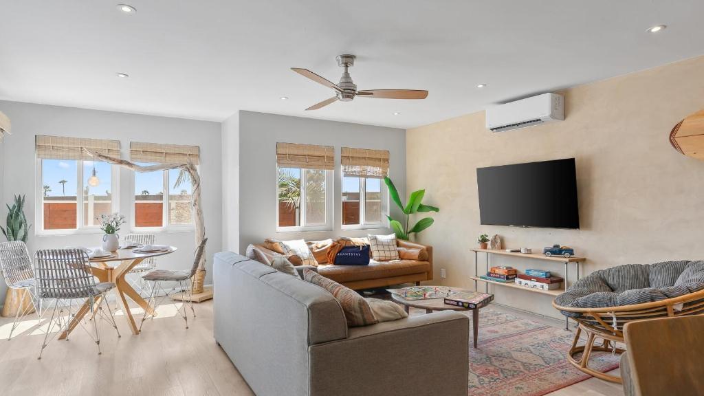 Walk to Trestles Beach Shared YardFirepit El Camino Surfhouse A by AvantStay, San Clemente