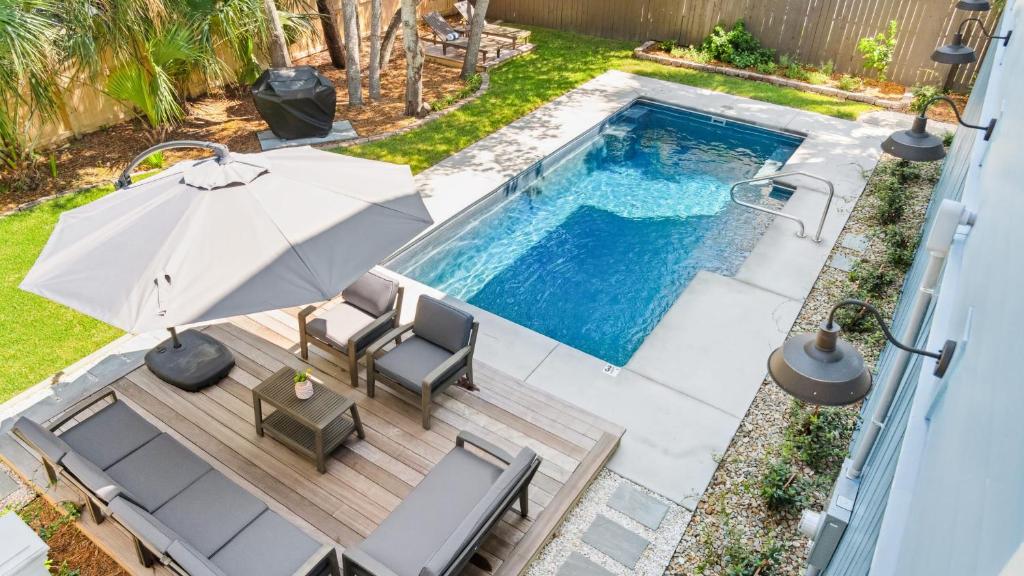 Windward House by AvantStay Walk to Beach Restaurants Saltwater Pool, Folly Beach