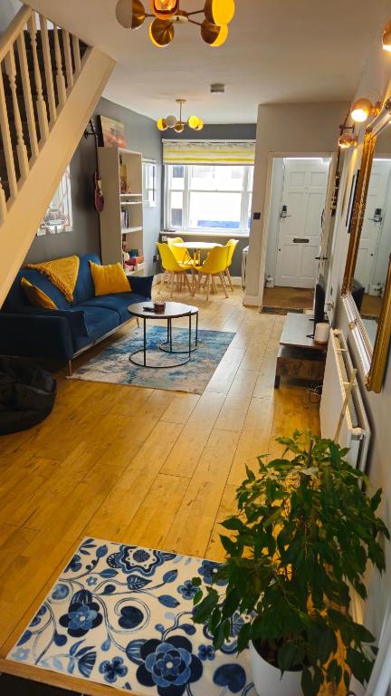 Whole House with a private garden and terrace, central Brighton, Brighton and Hove